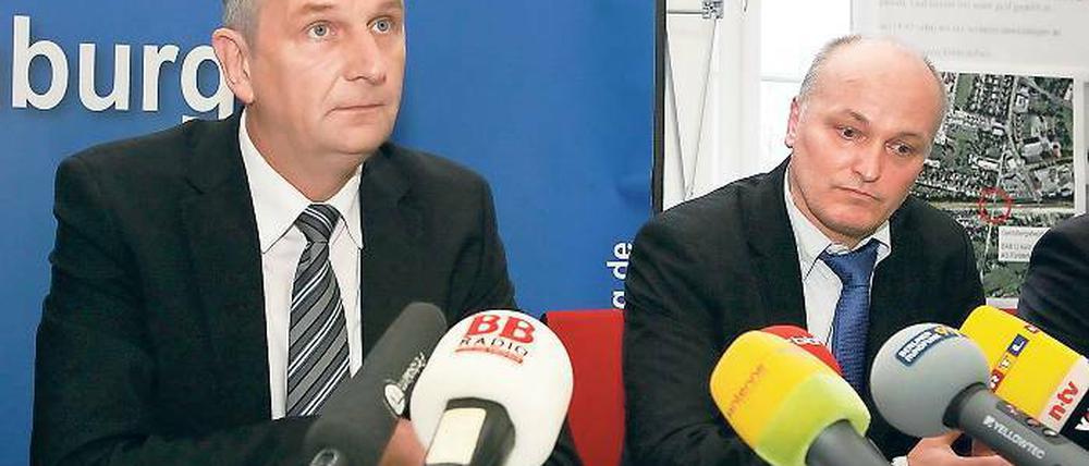 Nebeneinanderher. Zwischen Innenminister Dietmar Woidke (SPD) und Justizminister Volkmar Schöneburg (Linke) kriselt es derzeit heftig. Woidkes Entscheidung zur Polizeireform sorgt für neuen Zündstoff.