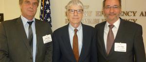 Energie-Gespräche. Ministerpräsident Matthias Platzeck (r.) und Wirtschaftsminister Ralf Christoffers (l.) mit Henry Kelly, Leiter des Büros für Energieeffizienz und Erneuerbare Energien im US-Energieministerium.