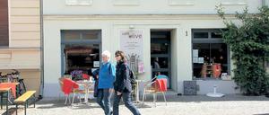 Gestern vor dem Café Olive: In der Woche ist mit dem Blütenfest kein großes Geschäft zu machen.