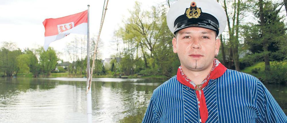 Ahoi. Michael Rost schippert Touristen auf dem Friedrich-Wilhelm-Kanal.