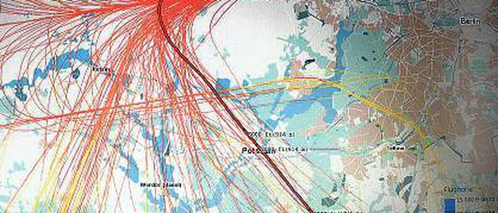 Der 1. Mai über Potsdam. Flugzeuge im Anflug auf Berlin-Tegel.