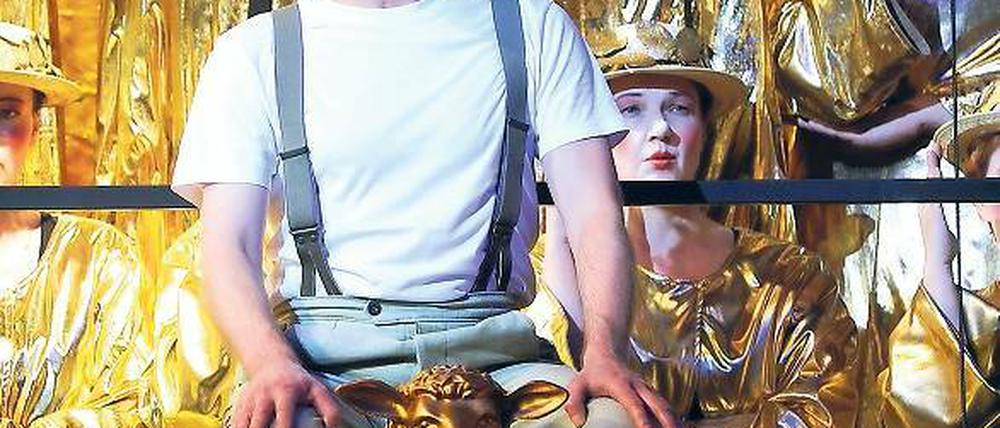 Das klingt ja goldig. „Candide“ mit dem Staatstheater Cottbus.