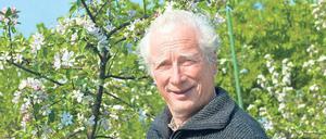 Die Äpfel blühen. 1991 machte sich Gerhard Neumann mit seinem Erntegarten selbstständig. Tausende Kunden kommen an Sommerwochenenden auf den Hof bei Bornim. Tiere wie Gänse und Wollschweine hält der 72-Jährige für den „Erlebnisbereich“.