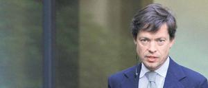 Mann ohne Heimat. Nicolas Berggruen ist rastlos unterwegs, die Verbindung zur Außenwelt ist sein Blackberry. Nun will er abermals in Potsdam investieren.