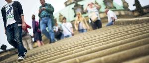 Mit oder ohne Ticket? Besucher des Parks von Sanssouci sollen künftig Eintritt zahlen – das jedenfalls sehen die aktuellen Pläne der Schlösserstiftung vor. Doch der Widerstand ist so groß, dass das Vorhaben möglicherweise scheitern wird.