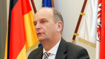 Zog Konsequenzen: Innenminister Dietmar Woidke (SPD) suspendierte den Leiter der Polizeiwache Cottbus.