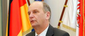 Zog Konsequenzen: Innenminister Dietmar Woidke (SPD) suspendierte den Leiter der Polizeiwache Cottbus.