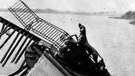 Von Deutschen gesprengt: Die Baumgartenbrücke mit Jagdhund.