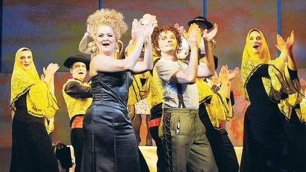 Spritzig. Die Cottbuser Inszenierung „Candide“ in der Musikalischen Leitung von Marc Niemann und der Regie Wolfgang Lachnitts.