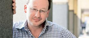 Setzt auf Transparenz. Mathias Iffert übernahm im Februar den Vorsitz des Theaterschiff-Vereinsvorstandes. Heute stellt er sich mit seinem Regiedebüt auf dem Kahn an der Alten Fahrt vor.