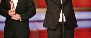 Triumph der Zwerge: Der Potsdamer Eurosport-Moderator Dirk Thiele (li.) und sein Ko-Kommentator Sigi Heinrichauf der Bühne des Deutschen Fernsehpreises. Der Preis ist ein bestätigung für mich und meine Arbeit, sagt Thiele. 
