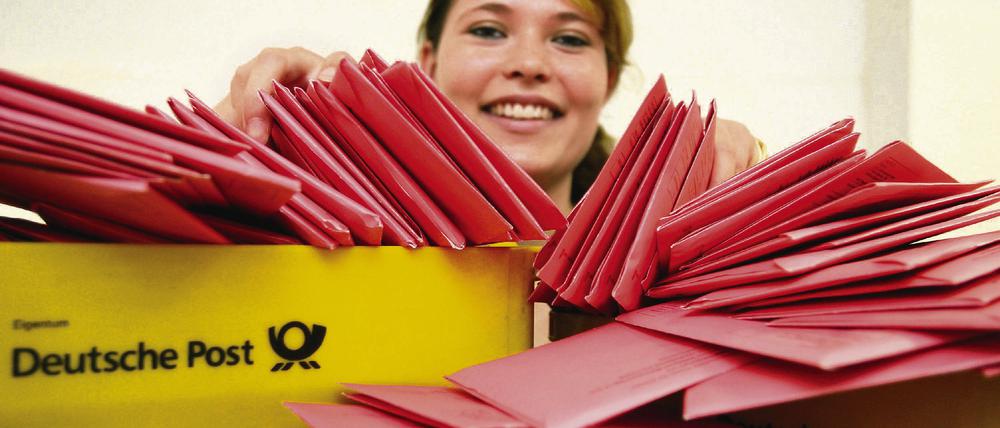 Gewählt. Wer seine Stimme nicht direkt am Sonntag, sondern per Briefwahl abgeben wollte, konnte dies noch bis Freitag tun. Im Land Brandenburg bewerben sich 5830 Kandidaten, die meisten wurden von den 10 zugelassenen Parteien aufgestellt. Dazu kamen drei politische Vereinigungen, zehn Listenvereinigungen, 55 Wählergruppen und wie vor fünf Jahren elf Einzelbewerber.