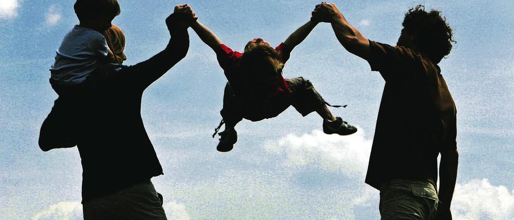 Glückliche Eltern, zufriedene Kinder. An diesem Wochenende findet wieder die Eltern-Uni statt  eine Weiterbildung für Eltern. Denn wie sagte Wilhelm Busch: Vater werden ist nicht schwer, Vater sein dagegegn sehr.