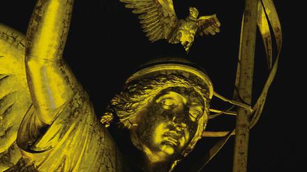 Strahlend schön. Auch die Siegessäule zeigt sich dem Betrachter in einem anderen Licht als sonst.