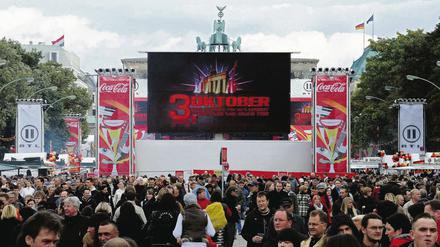 Einheitsmeile. Vor dem Brandenburger Tor waren gestern Abend viele Konzerte geplant, am Wochenende steht ein Familienfest an.