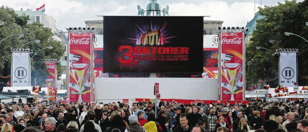 Einheitsmeile. Vor dem Brandenburger Tor waren gestern Abend viele Konzerte geplant, am Wochenende steht ein Familienfest an.