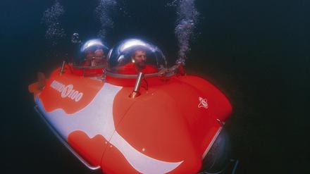 H2O-Tour. Das Mini-U-Boot Nemo 100 soll heute erstmalig öffentlich in den Helenesee bei Frankfurt (Oder) tauchen. Konstrukteur Thomas Breinig (re., hier bei einer Testfahrt) will in dem Gefährt Gäste durchs Wasser schippern.