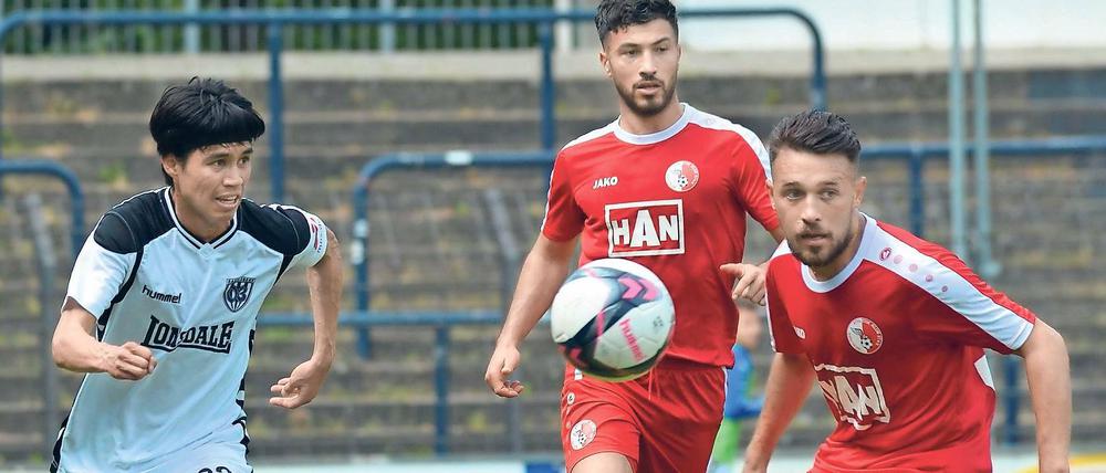 Schön offensiv spielten der BAK und der SVB mit Masami Okada (l.).