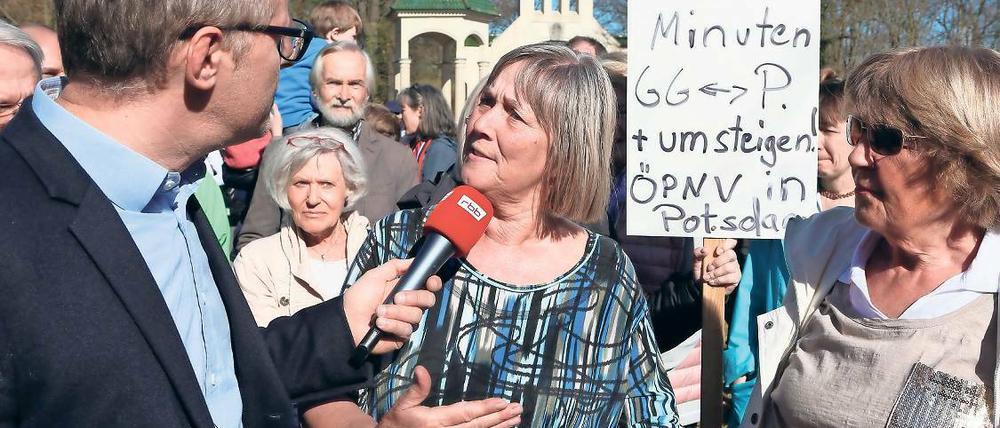 Dagegen. Auch der rbb berichtete über den Protest der Groß Glienicker. Archiv
