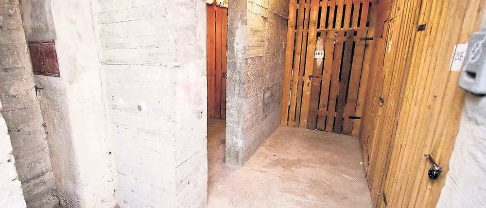 &amp;#Der Fundort. Die Wohnung des Vaters wurde untersucht und von der Polizei versiegelt. Im Keller des Hauses entdeckten die Beamten den Toten in der Nacht.