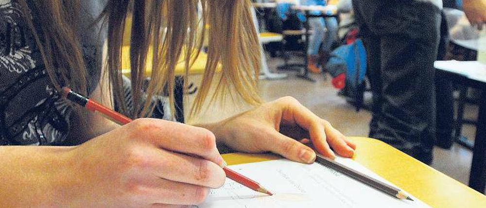 Rotstift bei den Freien. Wegen teurer Versprechen für mehr Kita-Erzieher und mehr Lehrer und drastischer Vorgaben des Finanzministeriums soll nun bei den Freien Schulen in Brandenburg gespart werden.