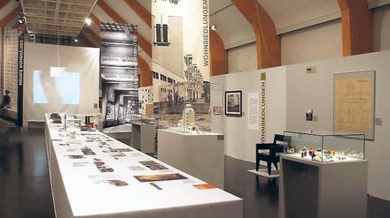 Klar und informativ. Ein Blick in die Ausstellung und in die Moderne.