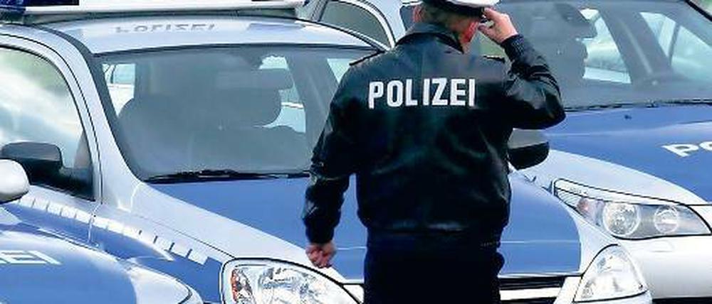 Hochgerüstete Streifenwagen sollen die Aufgaben der Wache übernehmen.