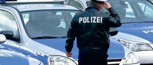 Hochgerüstete Streifenwagen sollen die Aufgaben der Wache übernehmen.