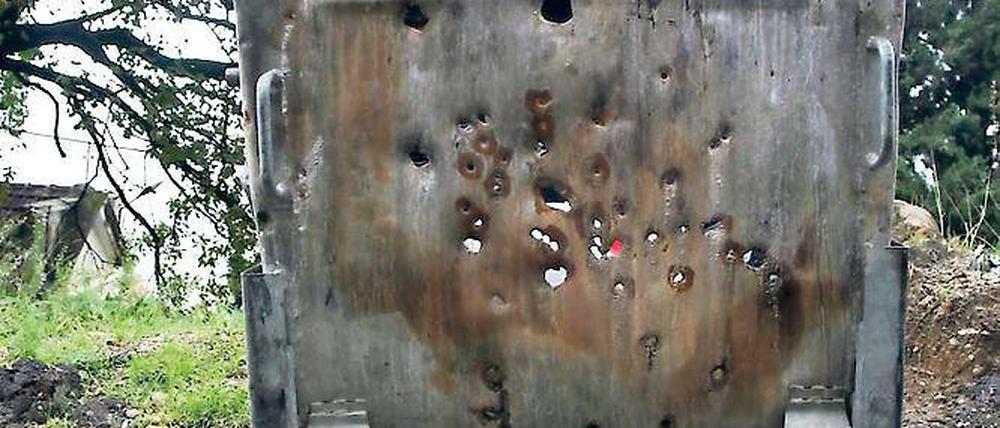 Imponiergehabe aus San Luca. Ein von Gewehrsalven durchlöcherter Container im süditalienischen San Lucca, das als Hochburg der kalabrischen Ndrangheta gilt, einer der mächtigsten Mafia-Organisationen in Europa.