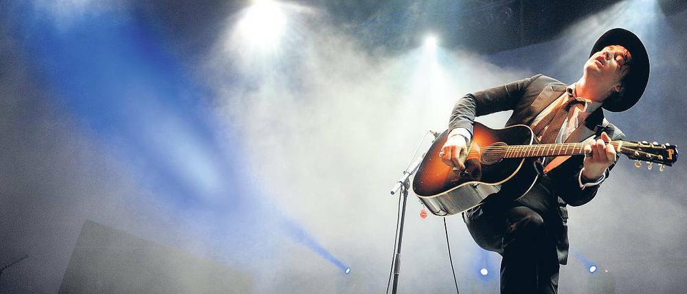 Er kann auch spielen. Für die Entgleisung nach einem Berlin-Konzert 2009 wird Peter Doherty zur Kasse gebeten. Gezahlt hat er noch nicht.