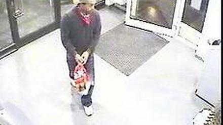 Gesucht. Einer der Täter in der Kleinmachnower Bank.