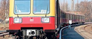 Neu für alt? Weil S-Bahnen fehlen wurden schon alte vom Typ 485 reaktiviert.