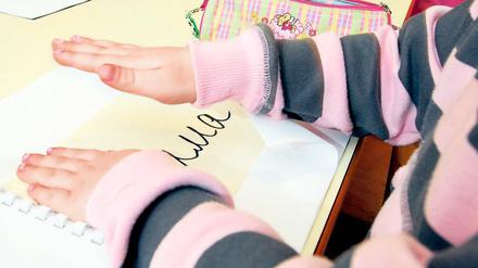 Wenn die Worte nicht fließen wollen: 15 Prozent der mittelmärkischen Kinder haben Sprach- oder Sprechstörungen. Der Landkreis will mit einem breiten Bündnis aus Kommunen, Erziehern, Eltern und der Politik gegensteuern.