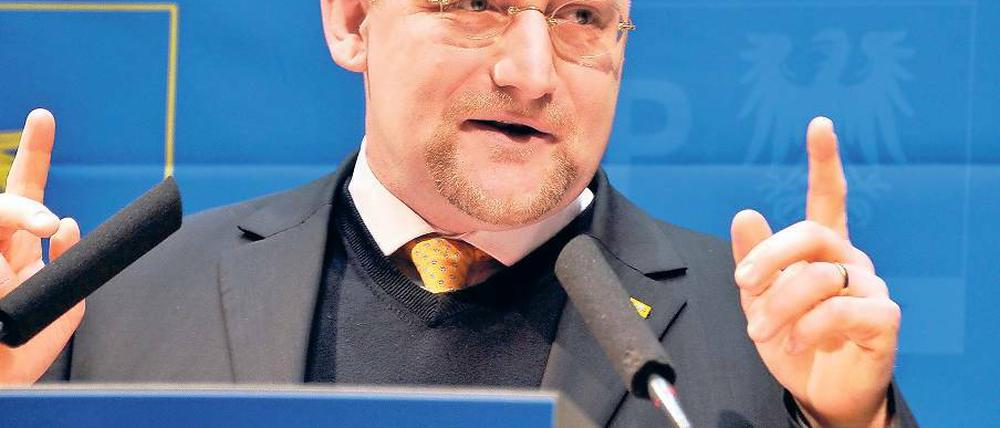 Gegen Weiterwursteln. Gregor Beyer (42), neuer Landeschef der Liberalen in Brandenburg, hatte beim Landesparteitag mit Störfeuer aus dem Hintergrund zu kämpfen und setzte für sein neues Führungsteam alles auf eine Karte.