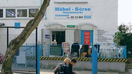 Ermittlungen: Die Staatsanwaltschaft untersucht das Geschäftsgebaren beim Potsdamer Sozialverein Rückenwind Arbeits- und Sozialprojekte Brandenburg e.V. in der Haeckelstraße betreibt der Träger eine Möbelbörse.