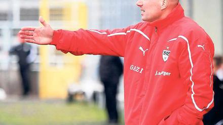 Jürgen Seeberger (46) wurde in Konstanz geboren. Er erhielt seine Trainerausbildung in der Schweiz, führte dort den FC Schaffhausen von der dritten in die erste Liga, ging 2007 zum Zweitligisten Alemannia Aachen und coacht seit Januar 2010 den VfB Stuttgart II.