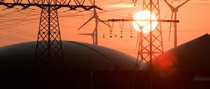 Idylle? Mag die Sonne noch so schön über dieser Biogasanlage im Havelland aufgehen – um das Ausmaß der Nutzung dieser Energieform wird gestritten.