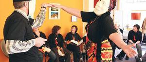 Darfs ein Tänzchen sein? 15 Senioren aus der Europäischen Union beschäftigten sich in Potsdam, unterstützt durch ein EU-Programm, mit dem selbstbewussten Altern.