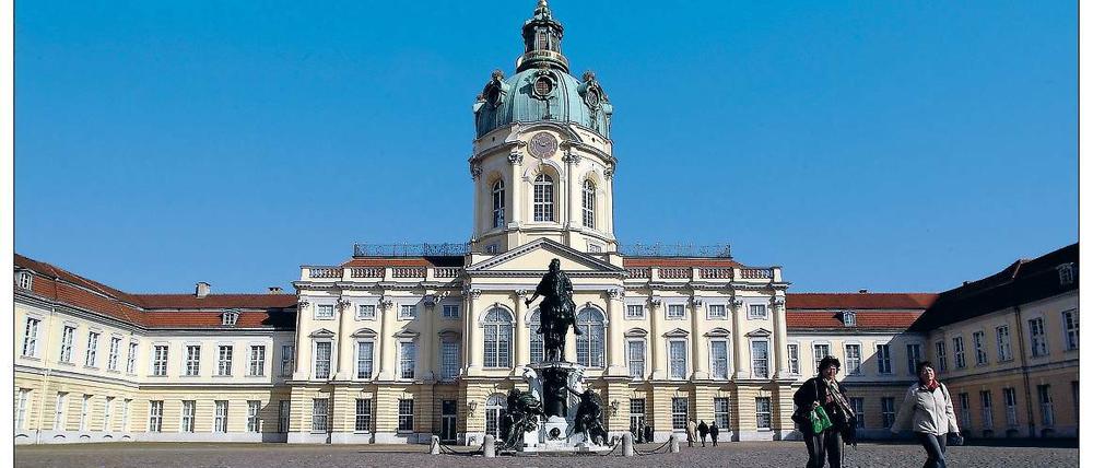 Guter Platz. Vorm Schloss Charlottenburg könnten 40 000 Gläubige mitfeiern.