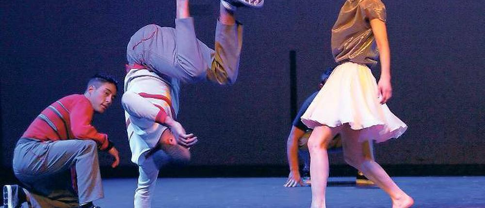 Headspins und Powermoves zu Bachs Wohltemperiertem Klavier. Flying Steps proben für ihren Auftritt im Nikolaisaal.