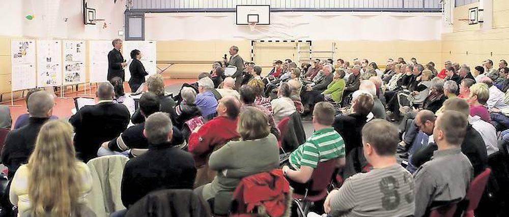Volles Haus. Rund 200 Drewitzer besuchten am Mittwochabend die Bürgerversammlung zur Gartenstadt. Abermals hagelte es Proteste gegen das Konzept.