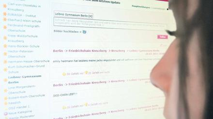 Wie ein Blick in den Spiegel. Für viele Jugendliche ist die virtuelle Welt eine reale. Die daraus resultierenden Konflikte beeinflussen auch den Schulalltag.