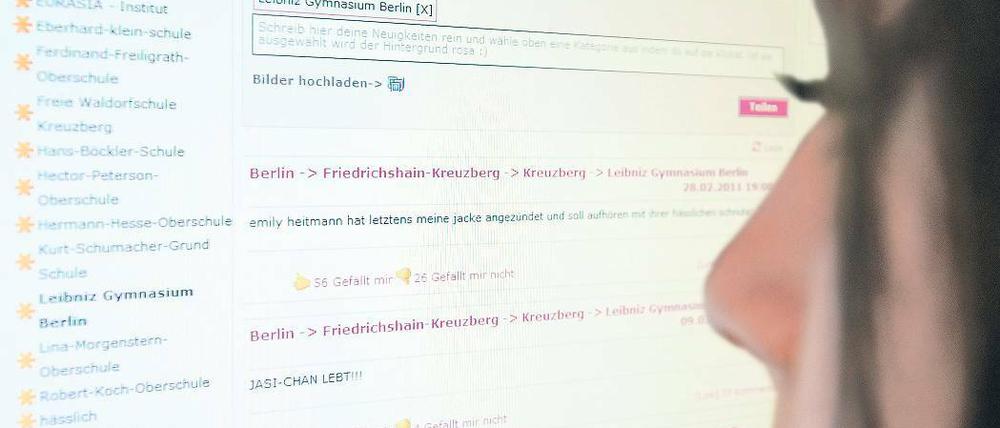 Wie ein Blick in den Spiegel. Für viele Jugendliche ist die virtuelle Welt eine reale. Die daraus resultierenden Konflikte beeinflussen auch den Schulalltag.