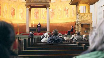Andacht: Rund 50 Menschen beteten in der Nikolaikirche gestern für Japan.