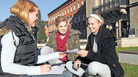 Jobben oder Wiese? In den Semesterferien müssen viele Studierende arbeiten.