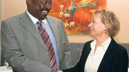 Hoher Besuch. Kenias Vize-Premier Musalia Mudavadi mit der Antikorruptionsbeauftragten Petra Rademacher (v.l.).