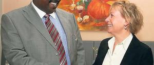 Hoher Besuch. Kenias Vize-Premier Musalia Mudavadi mit der Antikorruptionsbeauftragten Petra Rademacher (v.l.).