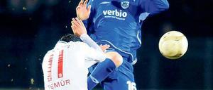 Rettete wenigstens einen Punkt. Geir Andre Herrem (oben), hier im Duell mit Regensburgs Mahmut Temür, traf am Dienstagabend kurz vor Spielschluss für den SV Babelsberg 03 zum 1:1-Ausgleich.