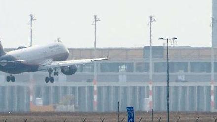 Hoch hinaus. Eine Klärung des Streits um die An- und Abflugrouten für den Flughafen Schönefeld ist noch immer nicht erzielt.