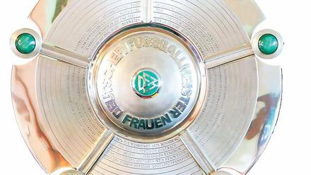 Objekt der Begierde. Zwölf Vereinsnamen stehen bisher auf der Meisterschale der Frauen, die der DFB seit 1974 verleiht. Turbine will sich nun zum fünften Mal verewigen.